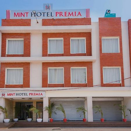 Mint Hotel Premia Chandigarh, Zirakpur Extérieur photo