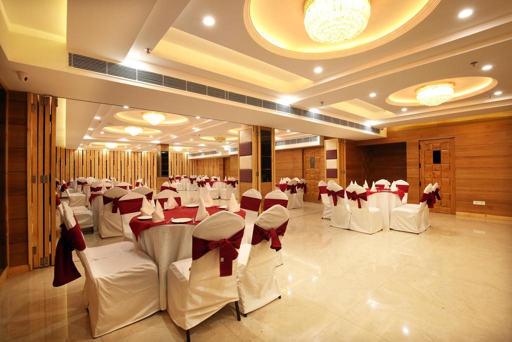 Mint Hotel Premia Chandigarh, Zirakpur Extérieur photo