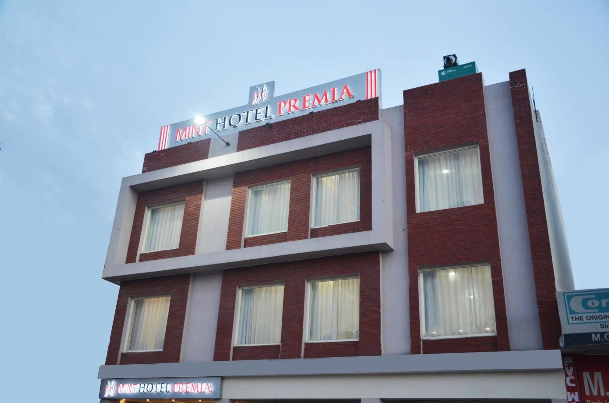 Mint Hotel Premia Chandigarh, Zirakpur Extérieur photo