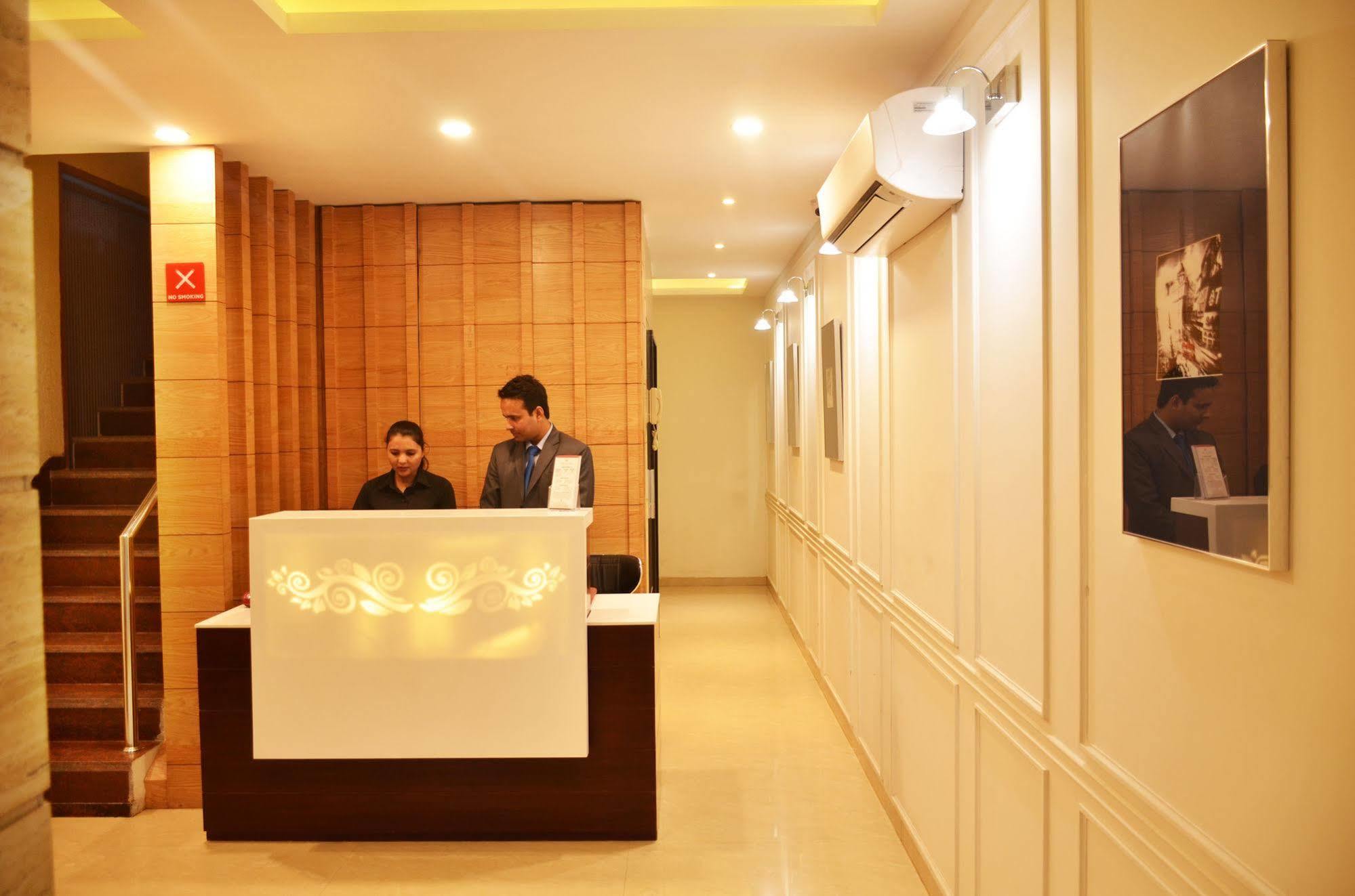 Mint Hotel Premia Chandigarh, Zirakpur Extérieur photo